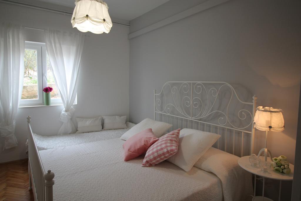 Apartments Tonka トロギール 部屋 写真