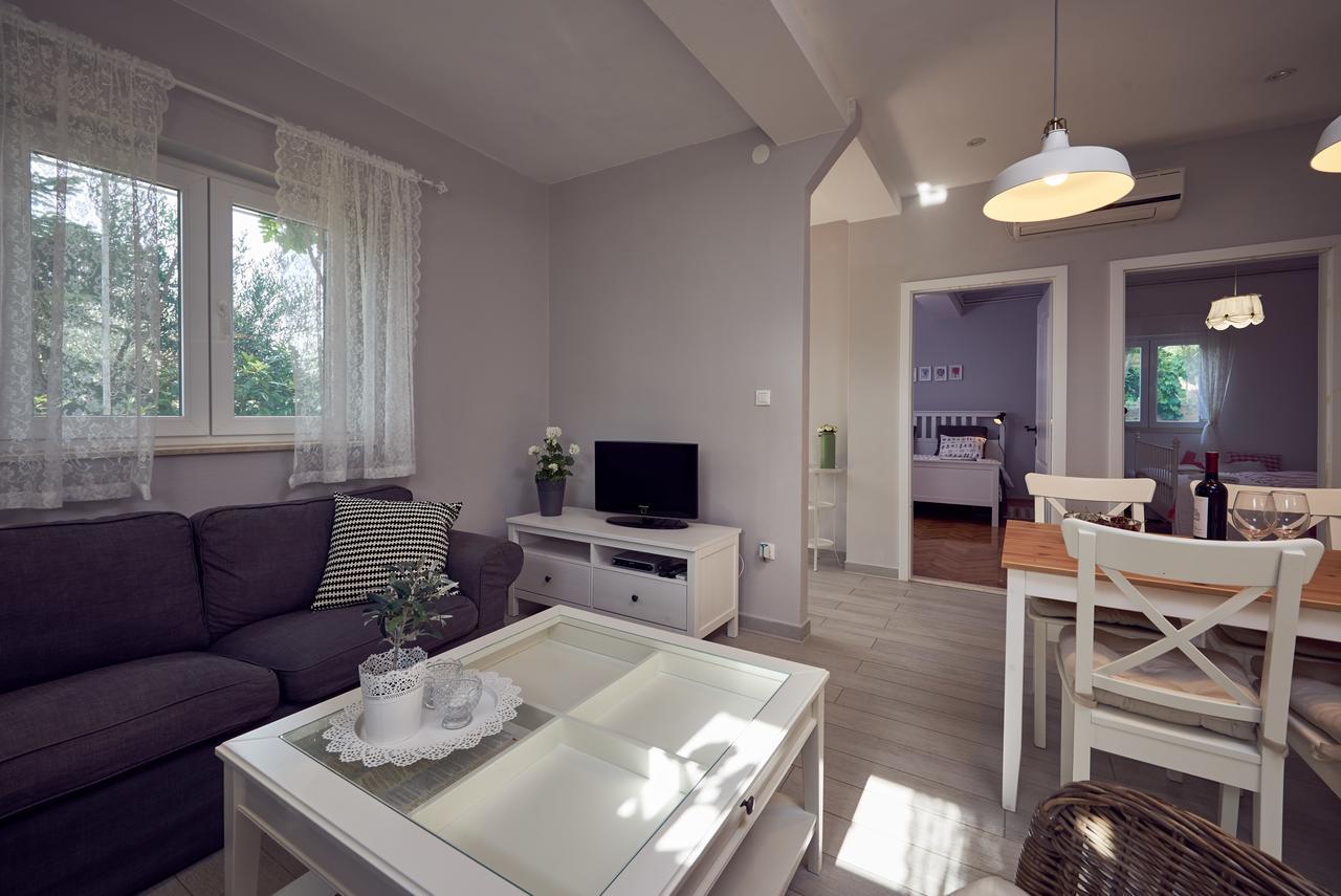 Apartments Tonka トロギール 部屋 写真